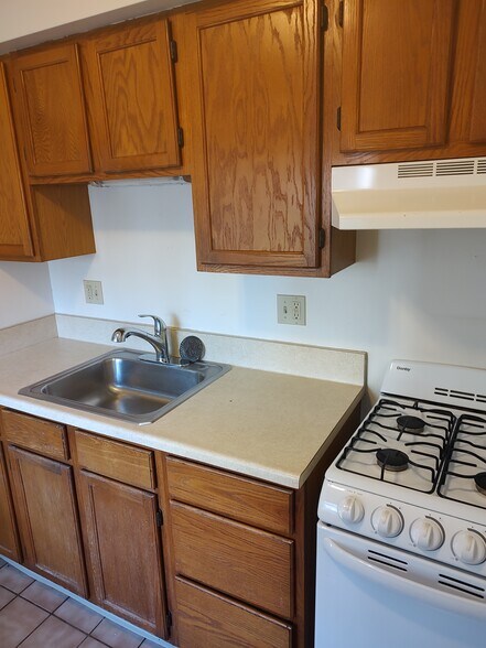 Building Photo - 830 Island Ct