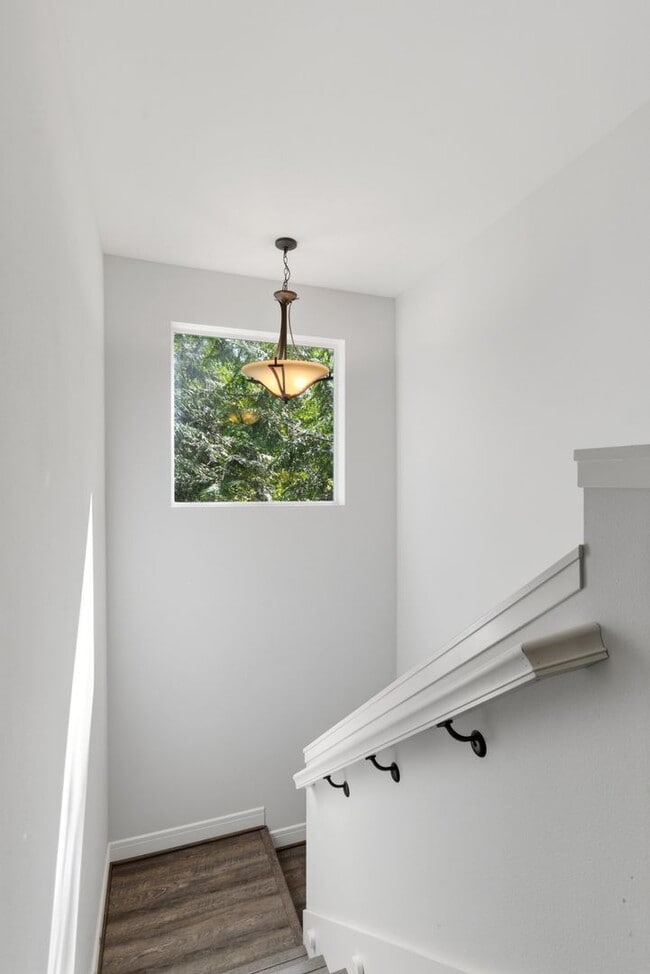 Building Photo - 8645 Evergreen Dr NE