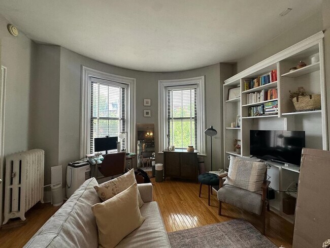 Building Photo - 656 Tremont St