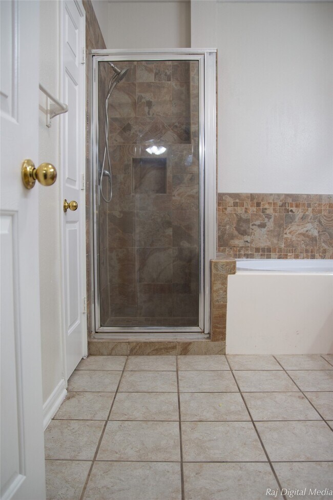 Building Photo - 4918 Pinder Ln