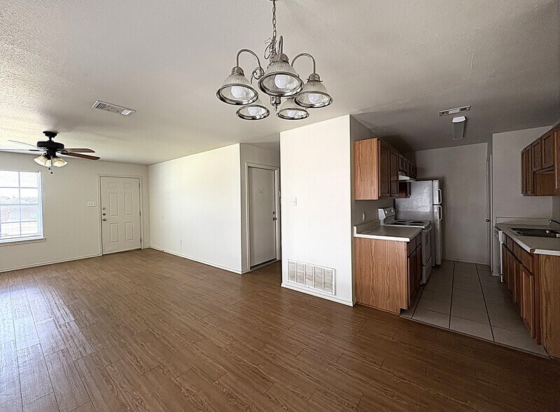 Building Photo - 6600 Temora Loop