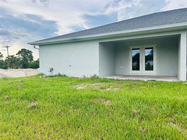 Building Photo - 1110 Augusta St E