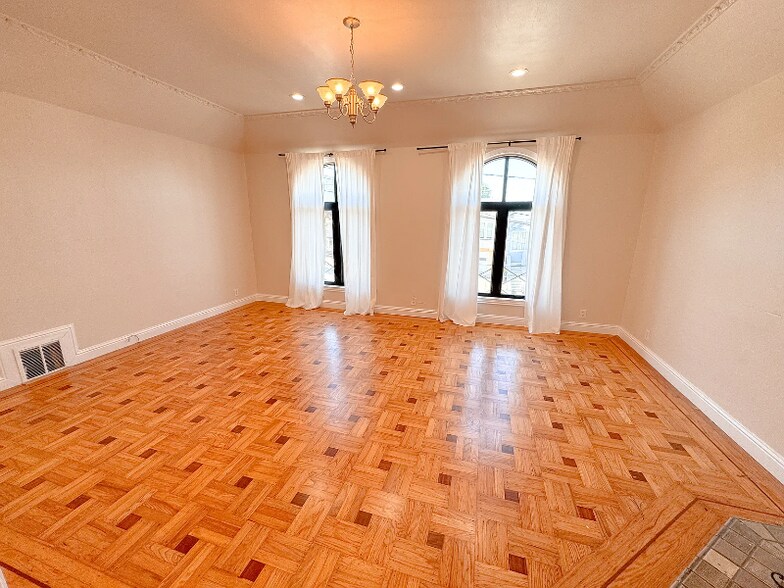 Building Photo - 472 Ramsell St