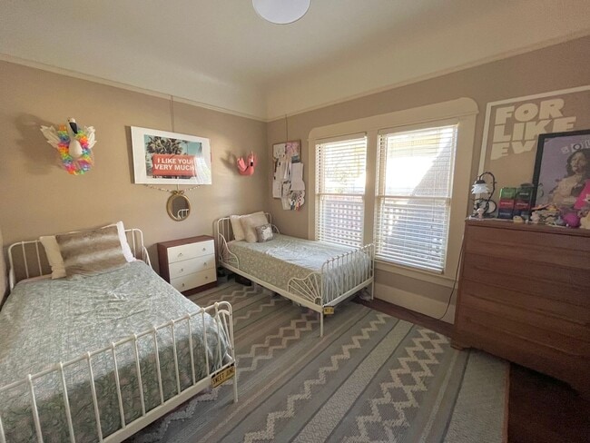 Building Photo - Well-Appointed Naglee Park Historic Home