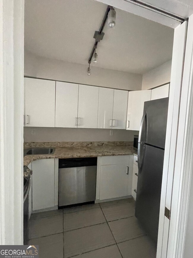 Building Photo - 2870 Pharr Ct S Northwest