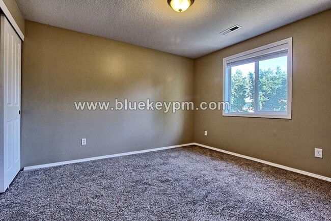Building Photo - 4 Bed, 2.5 Bath Home in Cul-de-sac in Fisher's Landing East