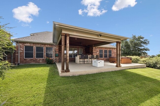Building Photo - Luxury Living in HERITAGE! This is must se...