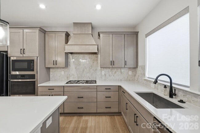 Building Photo - 615 Myrick Aly