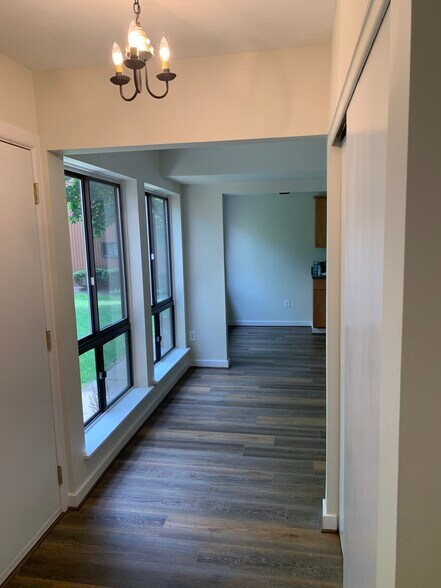 Building Photo - 152 Wintergreen Way