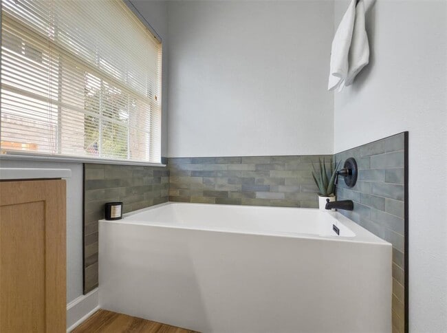 Building Photo - 3817 Newland Dr