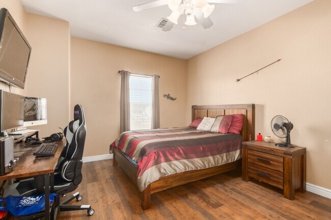 Building Photo - Beautiful 4 Bedroom Home on 1.25 ACRES in QUEEN CREEK!