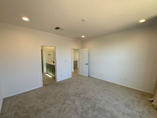 Building Photo - 3 Bedroom Single Story New Build in Mesa Del Sol Near Netflix Studios!