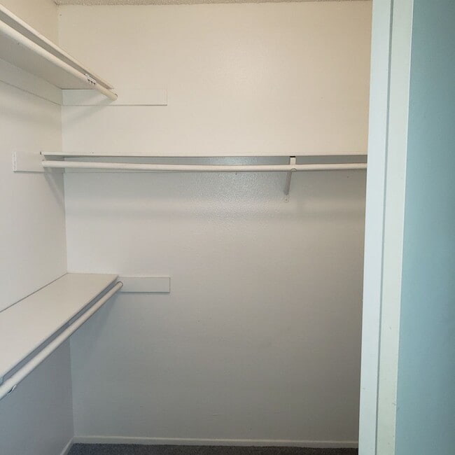 Building Photo - (((AVAILABLE))) REDLANDS 3bed 2 bath Must See!