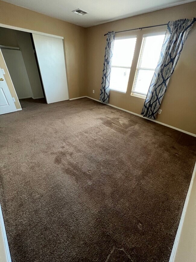 Building Photo - HOUSE FOR RENT