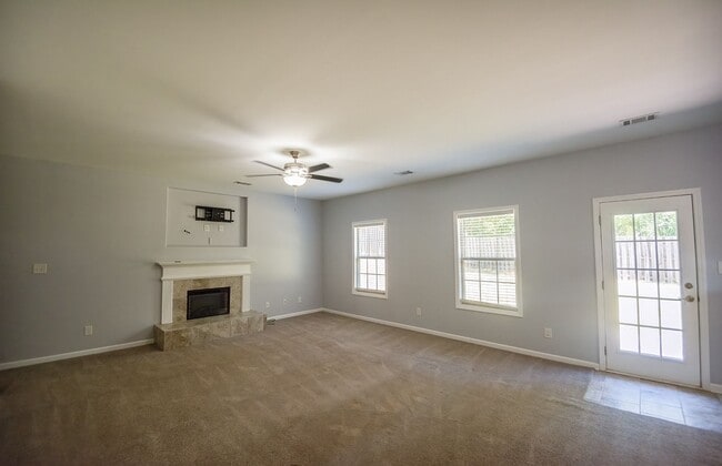 Building Photo - 2606 5 St