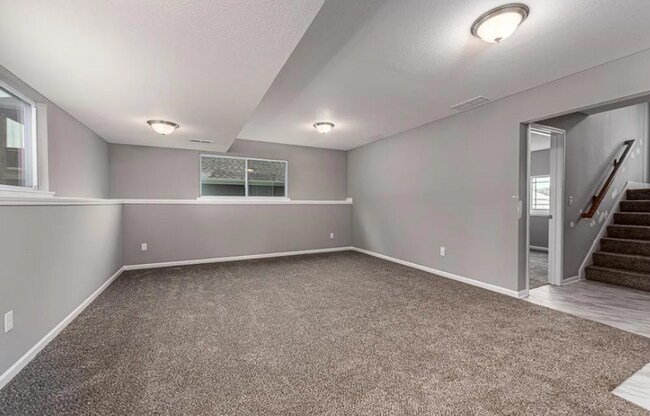 Building Photo - 4766 Lakecrest Dr