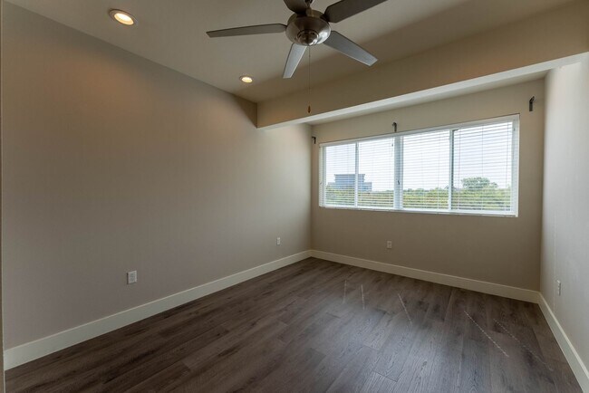 Building Photo - Discover the Ultimate in South Austin Living at Skybridge Lofts - Modern 2 Bedroom, 2.5 Bathroom ...