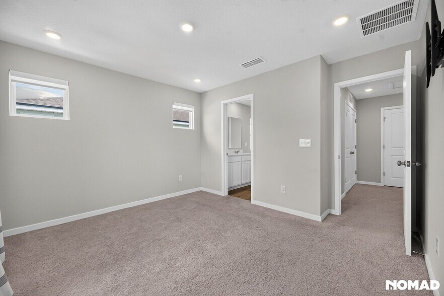 Building Photo - 14499 Macadamia Ln