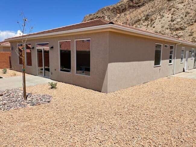 Building Photo - 2446 S 630 W