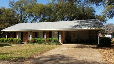 Building Photo - 2046 Shadywood- HOUSE FOR LEASE IN SHREVEPORT
