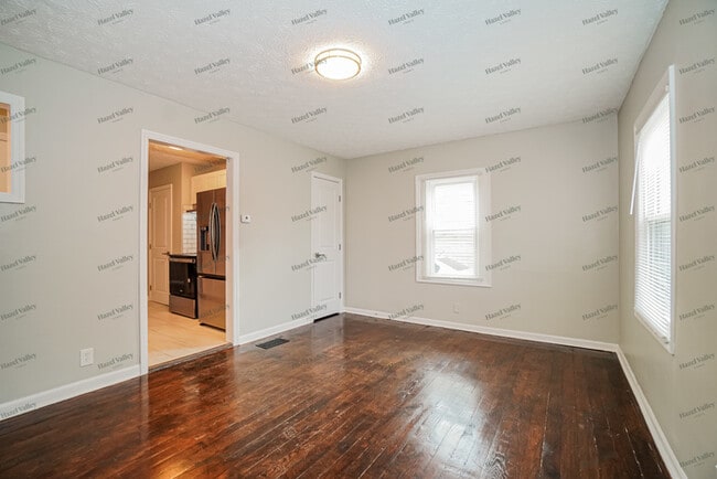 Building Photo - 2592 Grasmere Ave