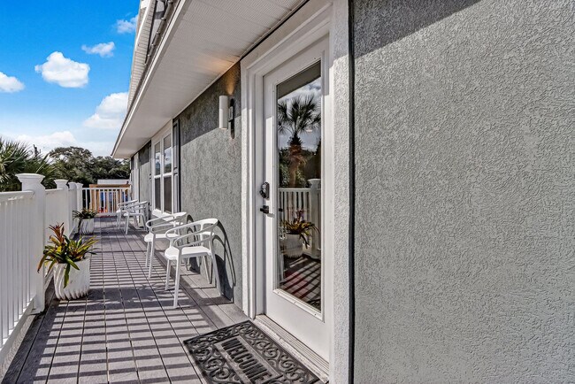 Building Photo - 156 Meadow Ave