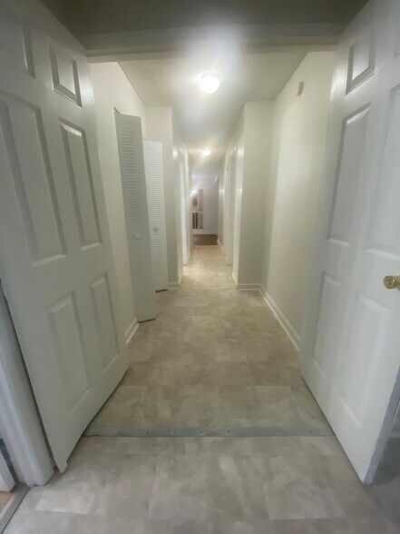 Building Photo - 3575 Oakvale Rd