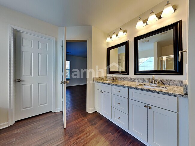 Building Photo - 7207 Tanners Creek Dr