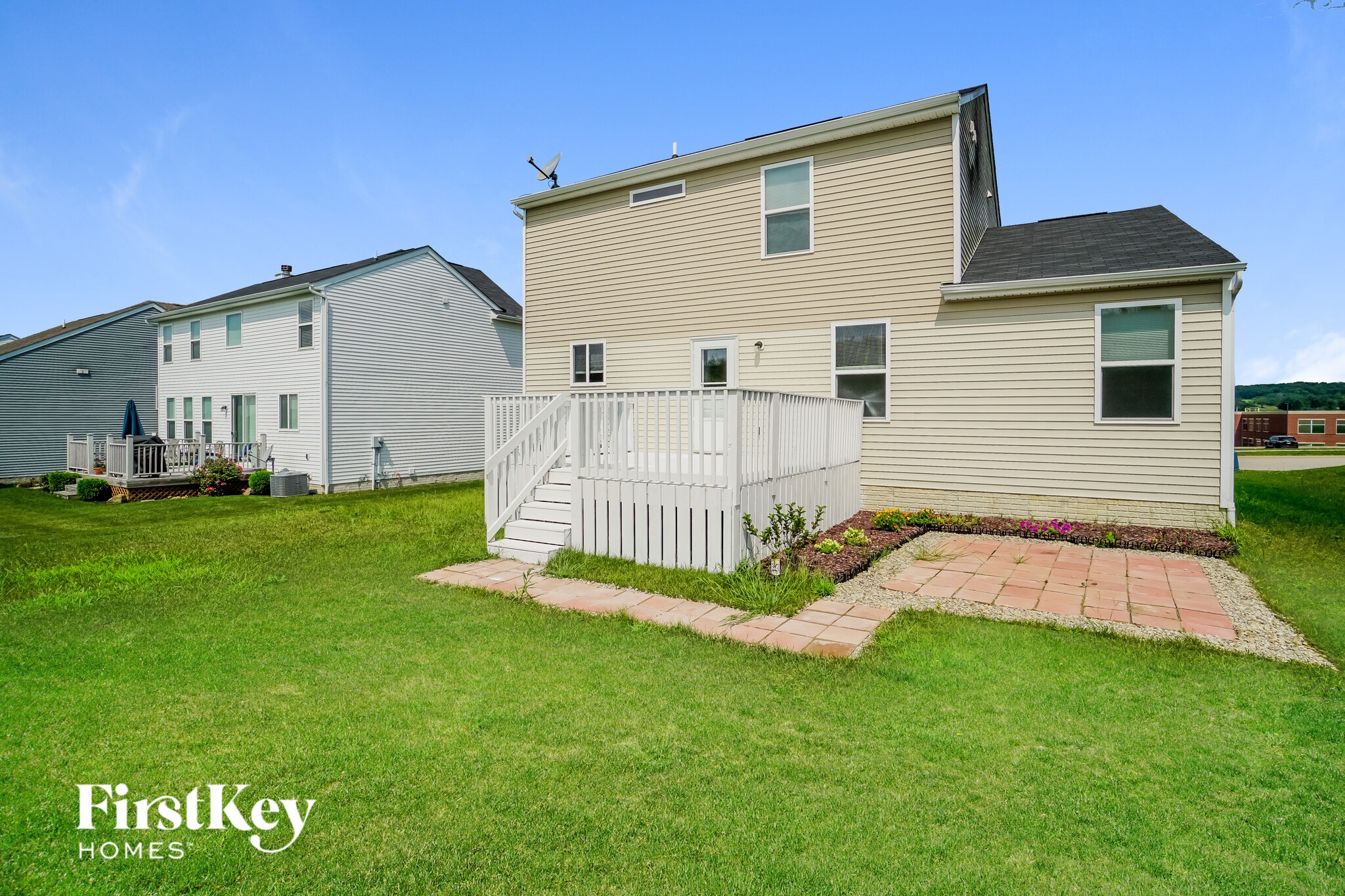 Building Photo - 2144 Greencrest Way