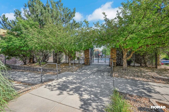 Building Photo - Charming 1.5BR Condo in Englewood