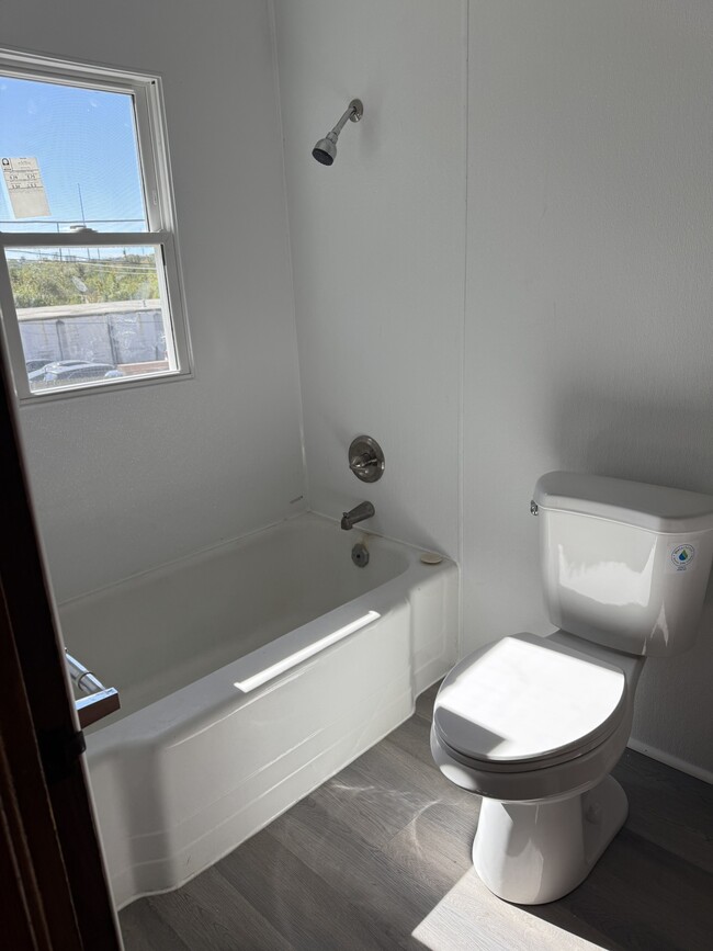 Building Photo - 10703 Hickman Mills Dr