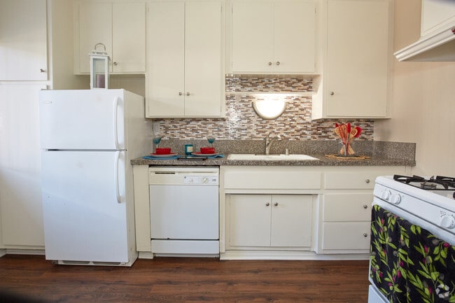 1BR, 1BA - 500 - Marina Bay Club Apartments