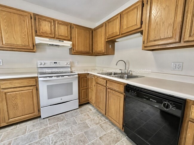 Building Photo - 479 Bramblewood Ln