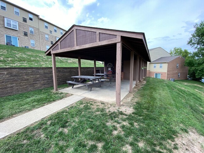 Building Photo - Wonderful 2BR at The Bellwood Manor!  Central A/C & MORE! - Call Today for a Tour!