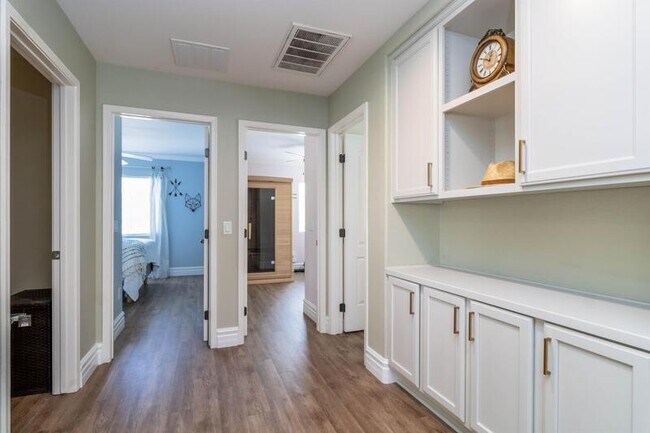 Building Photo - 38945 Turtle Pond Ln