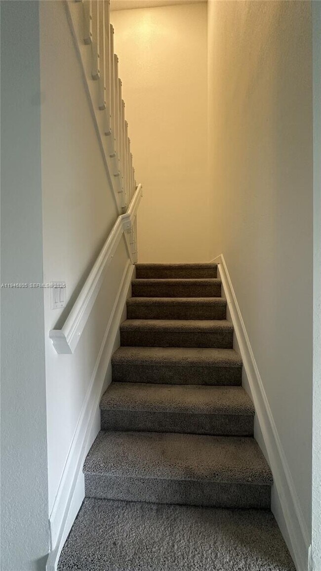 Building Photo - 2713 SE 26th Rd