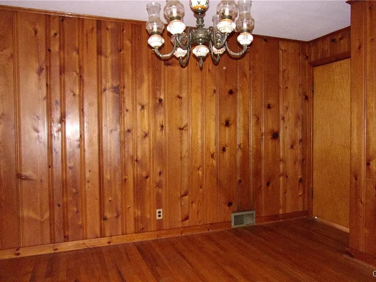 Building Photo - 223 W Molloy Rd