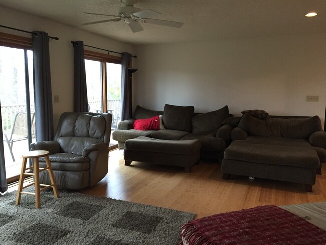 Building Photo - 5 bedroom house on the Westside - close to UIHC