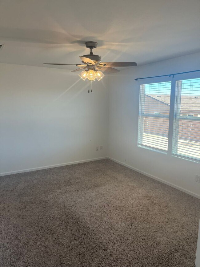 Building Photo - Beautiful 4 Bedroom 2 Bathroom split floor plan home in the newly built Turquoise Hills Neighborh...