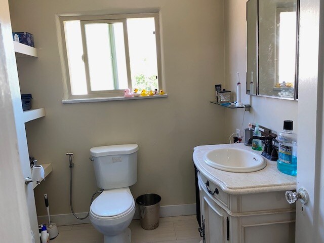 bathroom - 1344 S Curson Ave