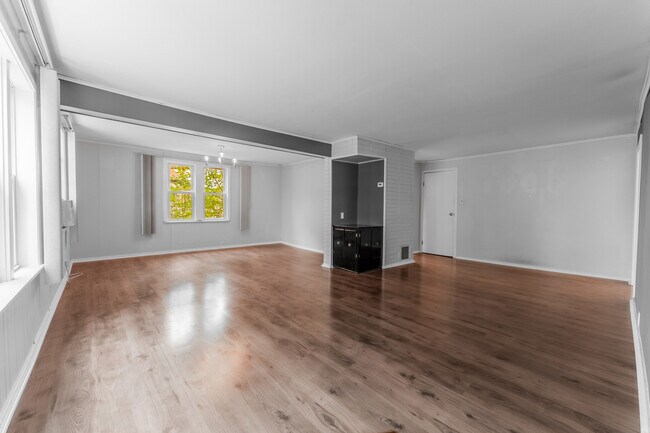 Building Photo - 3635 N Oconto Ave
