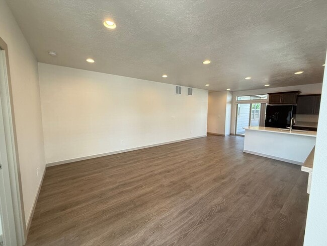 Building Photo - Newer 3 Bed/2 Bath Construction on Bend's Eastside - Cessna Drive