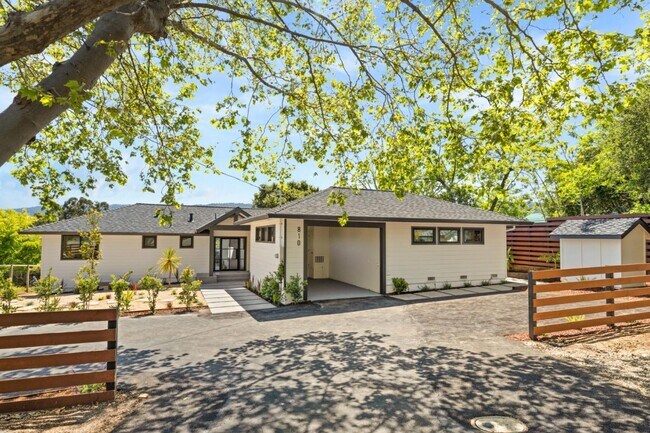 Building Photo - 810 W California Way