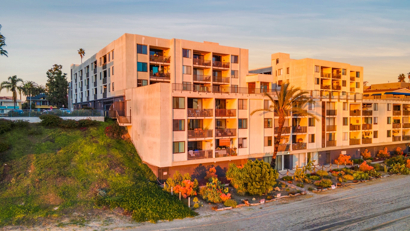 Building Photo - 1140 E Ocean Blvd