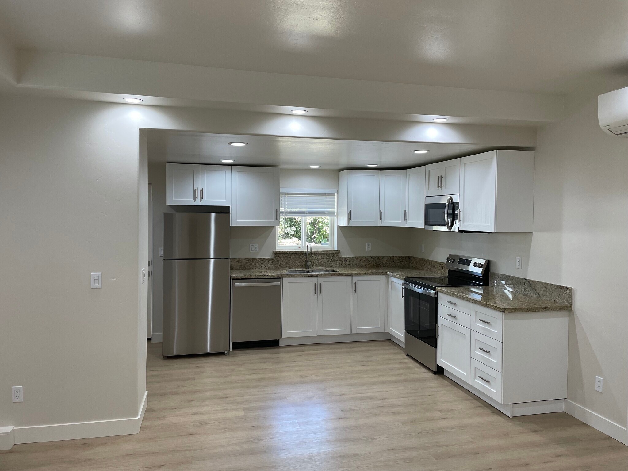 Building Photo - 4400 Fair Oaks Blvd