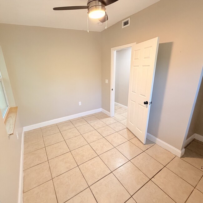 Building Photo - 2245 17th Ave S