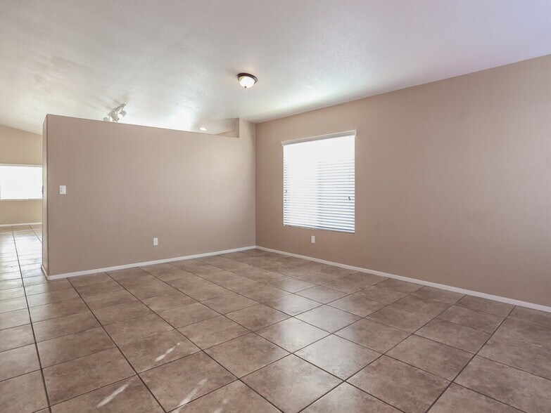 Building Photo - 5516 Cloudy Glen St