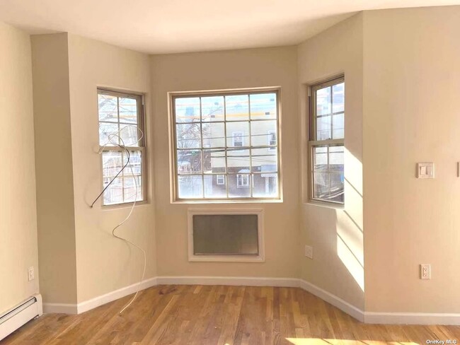 Building Photo - 10-3 36th Ave