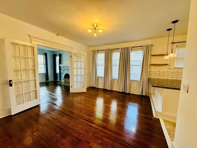 Building Photo - Available this Summer!! Beautiful 3 bed, 2 bath home located in Ardsley Park in Savannah, Ga!!