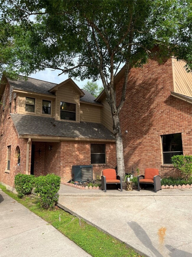 Primary Photo - 3850 Knollcrest Dr